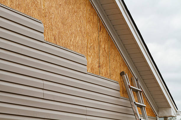Professional Siding Repair technician working in Clementon, NJ